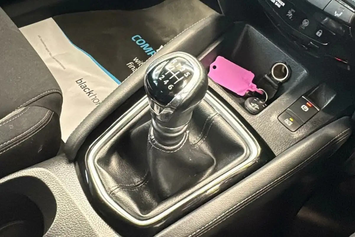 2017-nissan-qashqai-15dci-n-connecta-big-27