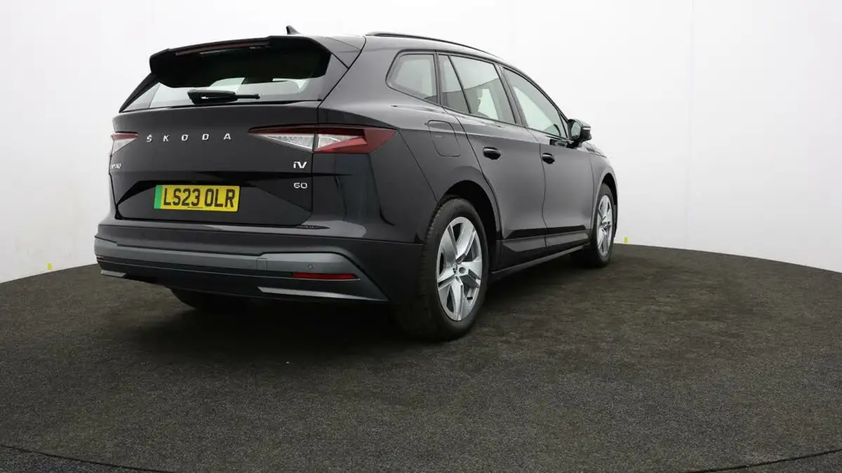 2023-skoda-enyaq-e-60-big-74