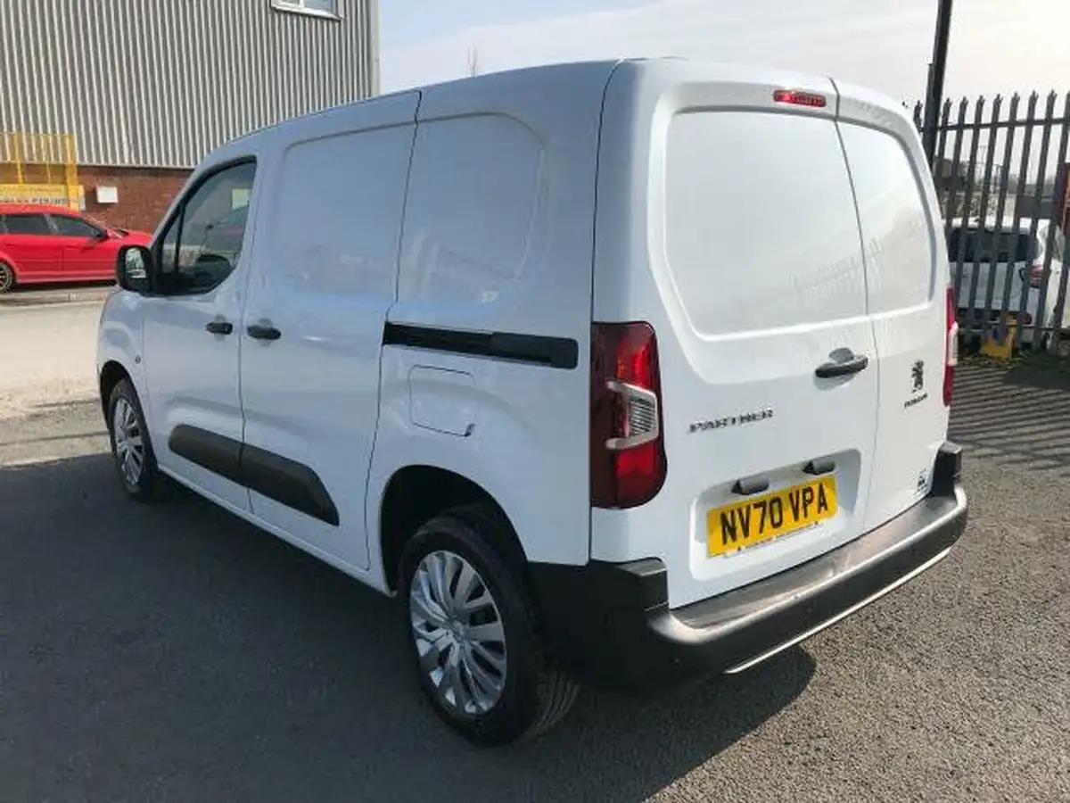 2021-peugeot-partner-15-bluehdi-1000-professional-100ps-eu6dt-panel-big-3