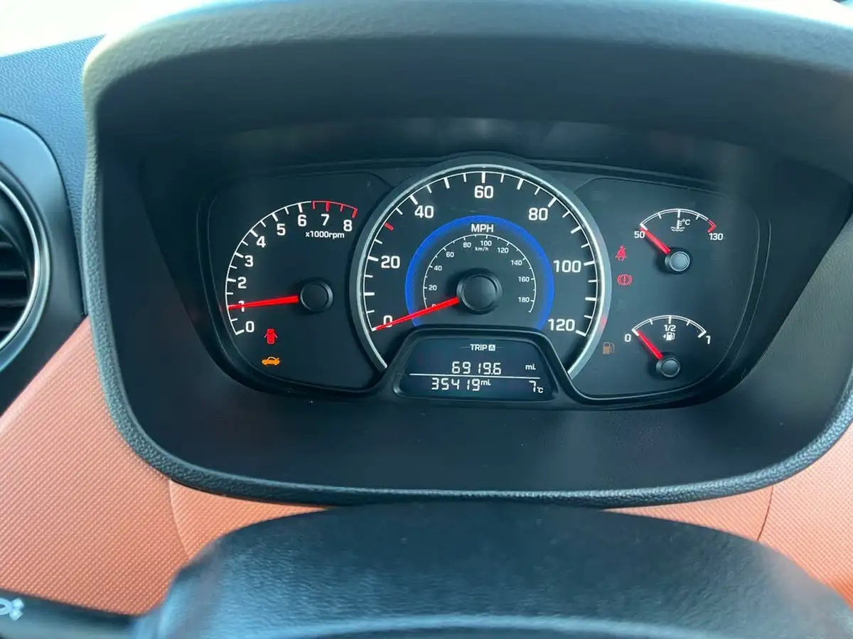 2014-hyundai-i10-10-premium-big-20