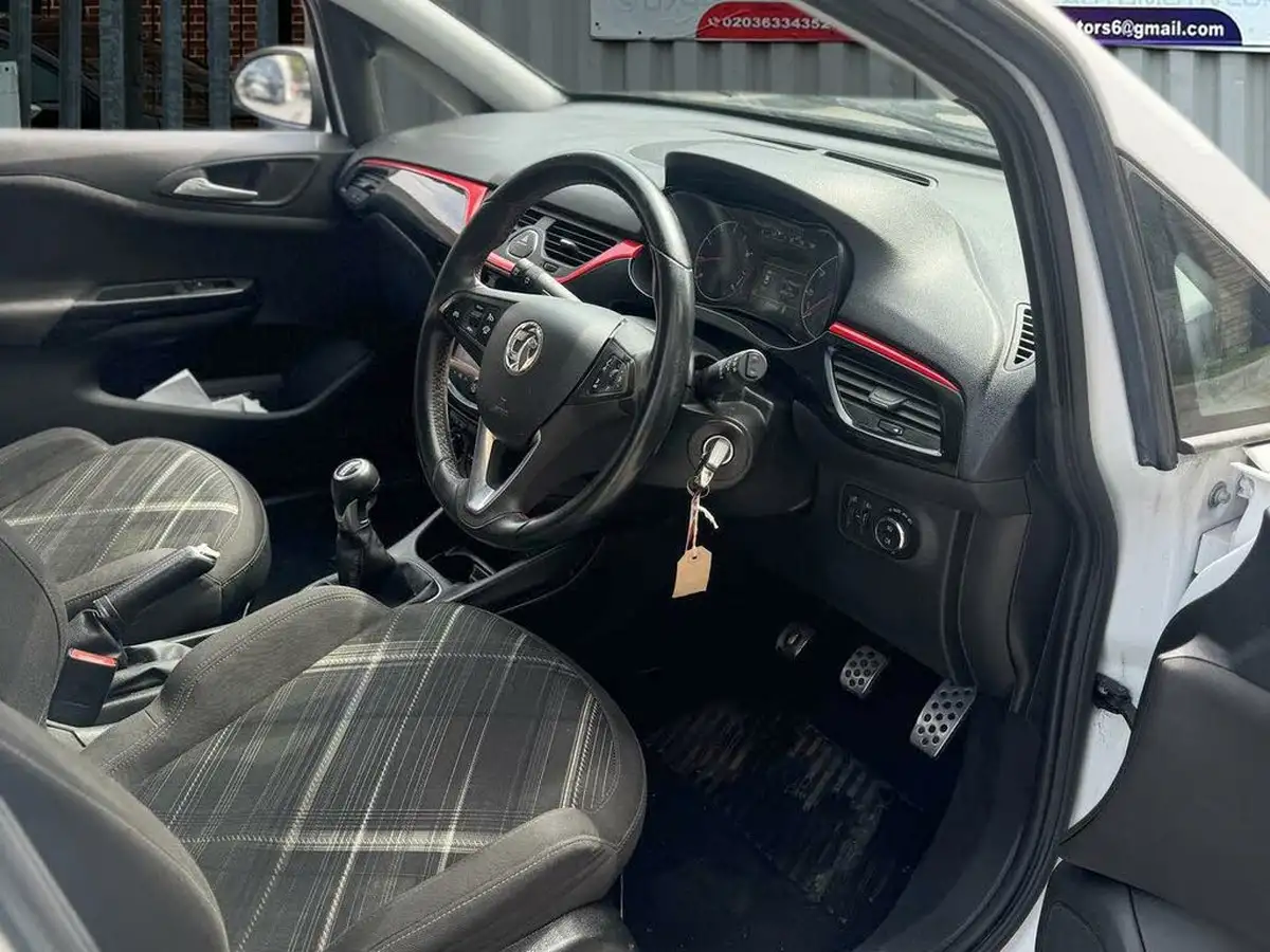 2015-vauxhall-corsa-12i-sri-5d-big-10