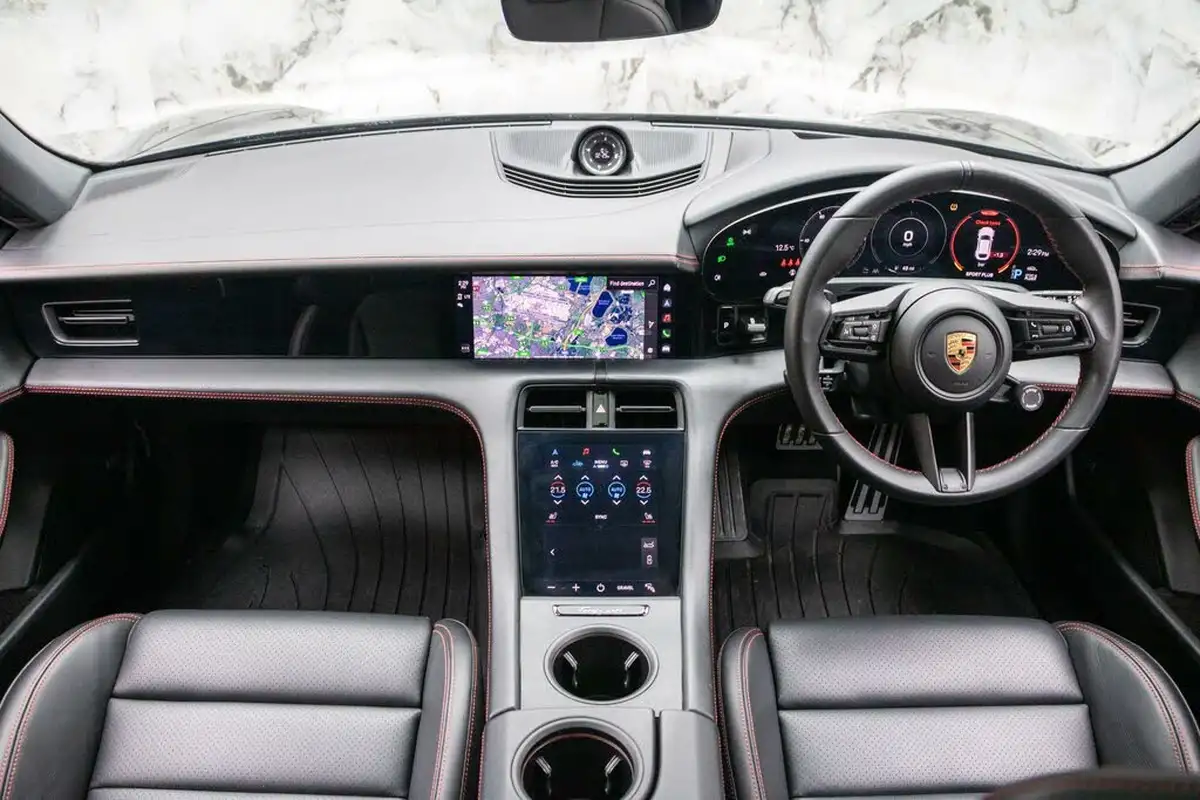 2022-porsche-taycan-e-4s-cross-turismo-big-10