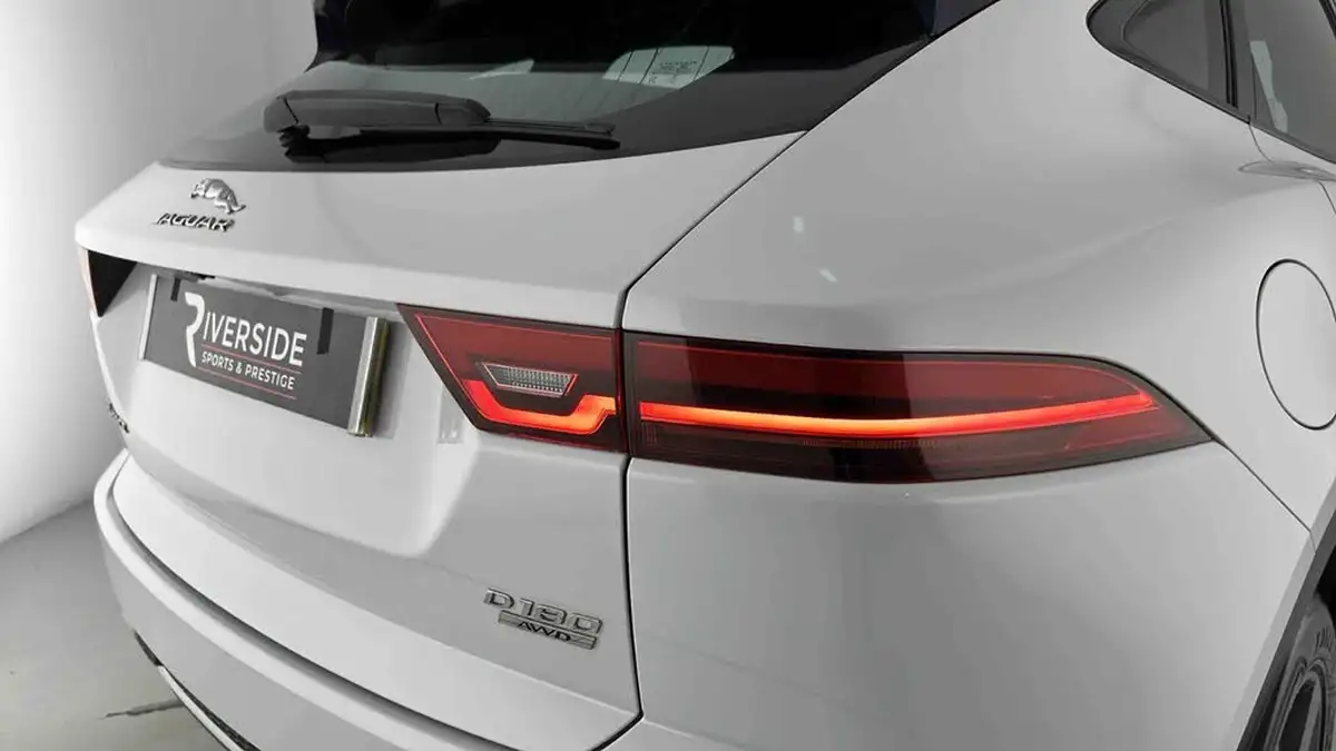 2020-jaguar-e-pace-20-i4d-chequered-flag-180ps-big-27