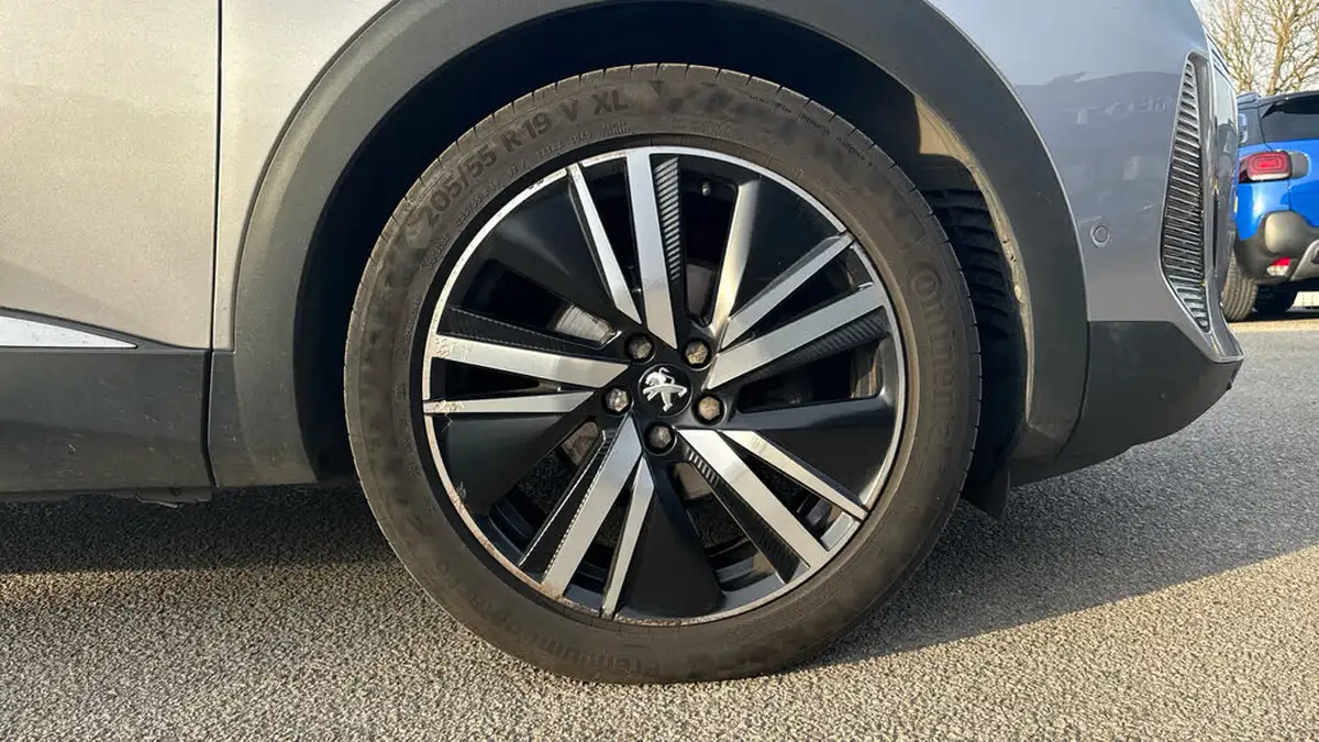 2021-peugeot-3008-suv-12-puretech-gt-premium-big-16