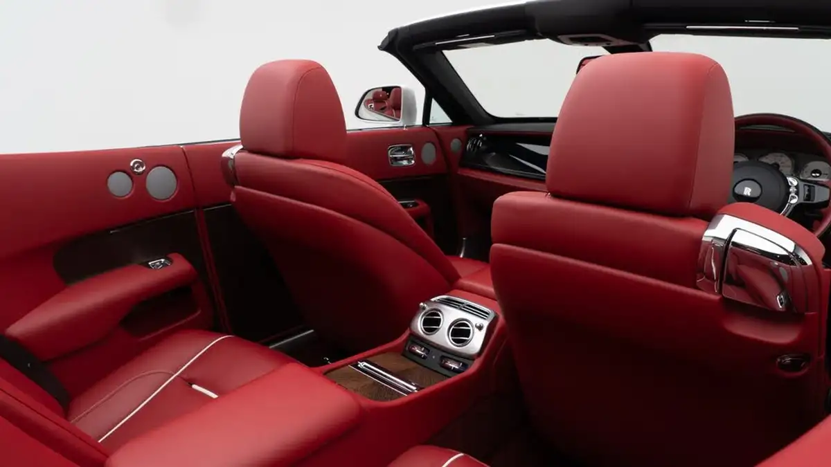 2016-rolls-royce-dawn-66-big-22