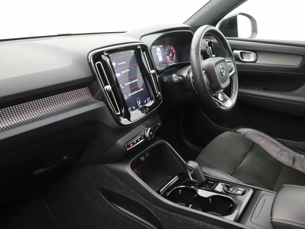 2019-volvo-xc40-20-t4-r-design-awd-big-8