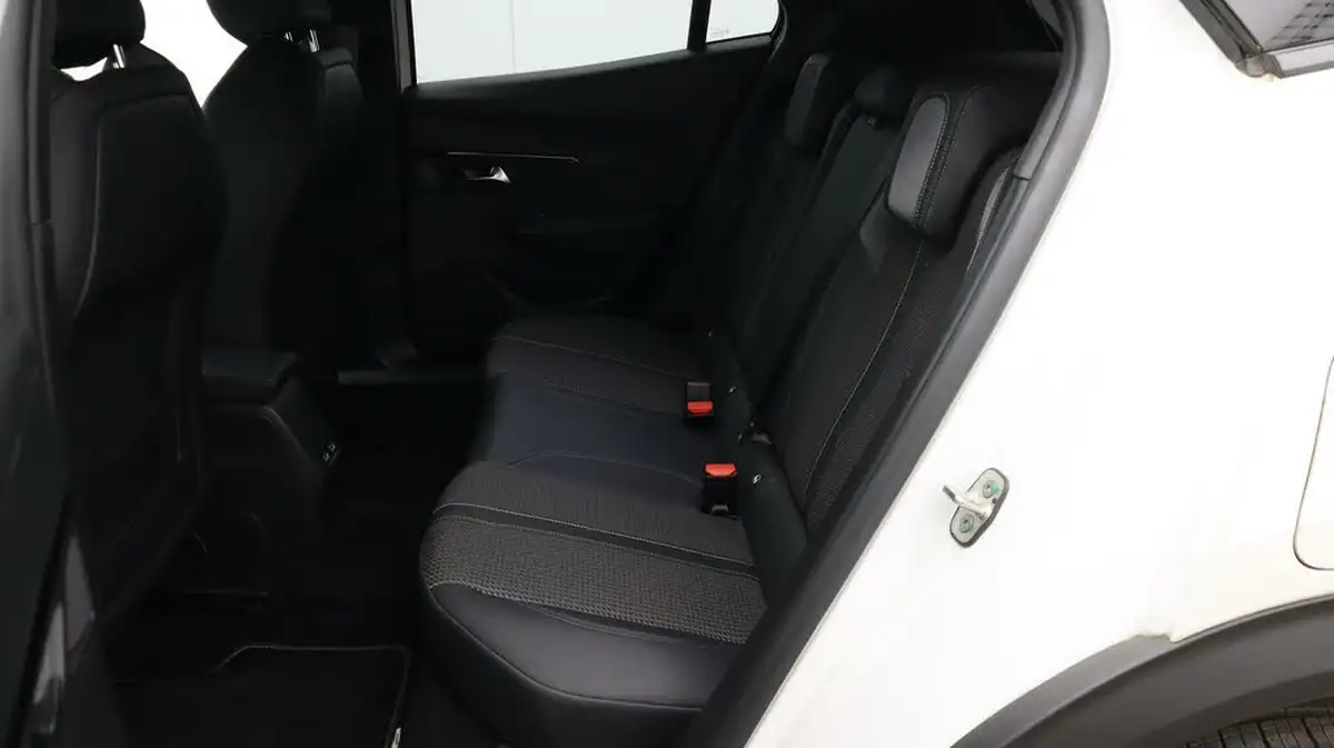 2022-peugeot-2008-suv-12-puretech-gt-big-16