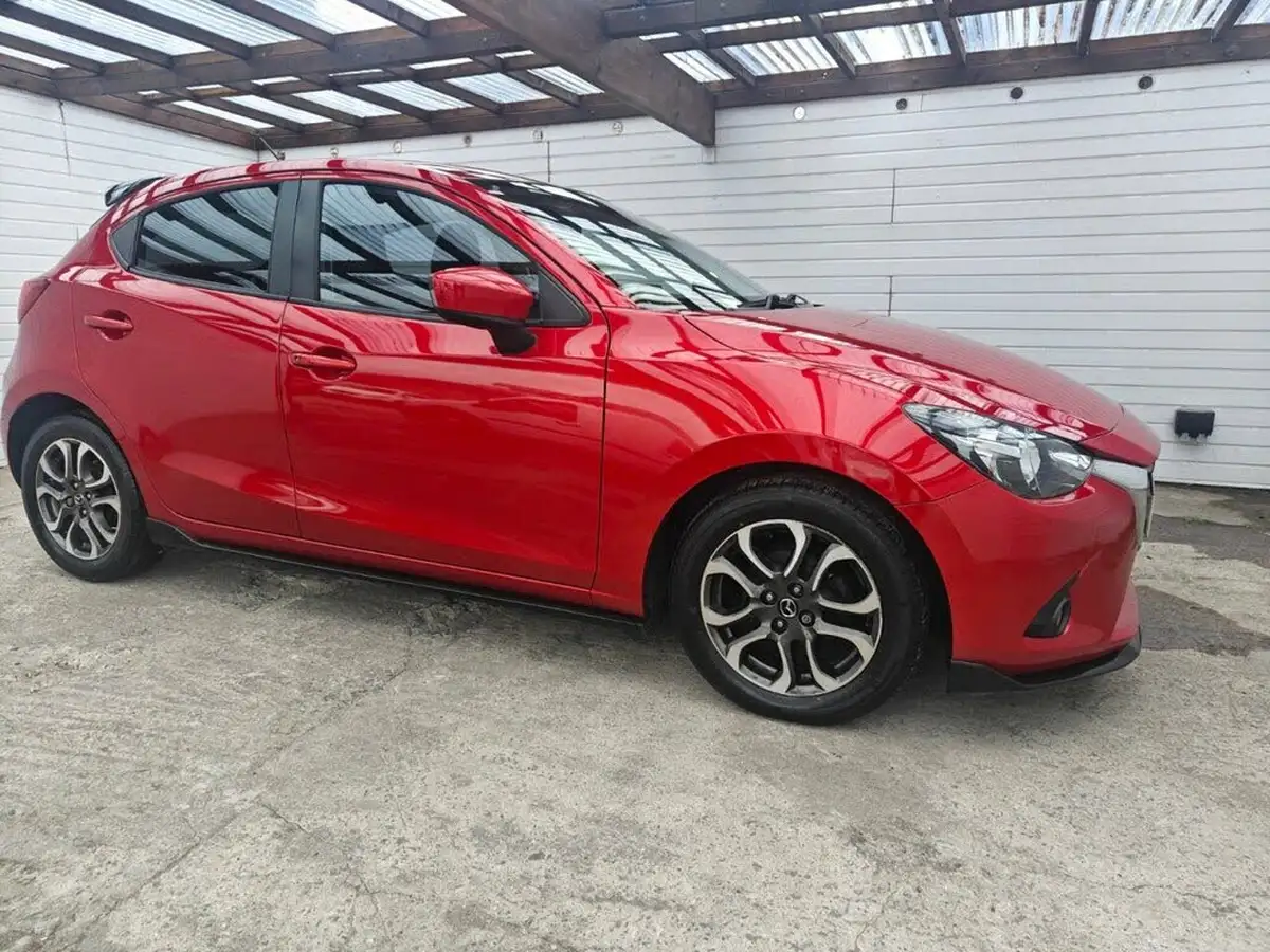 2015-mazda-mazda2-15-sport-black-big-7