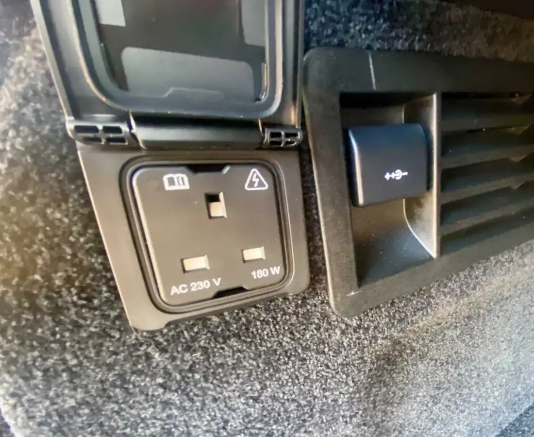 2018-land-rover-range-rover-30-sd-v6-vogue-big-36