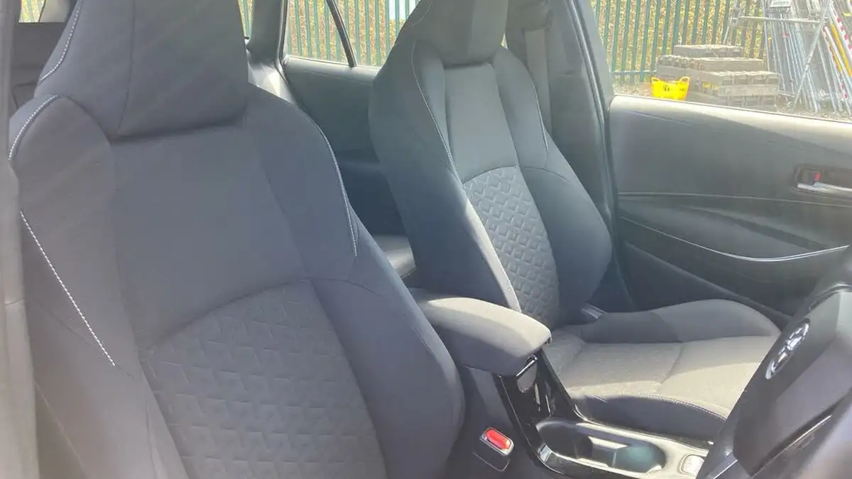 2022-toyota-corolla-18-vvt-i-icon-tech-spare-wheel-touring-sports-5d-big-30