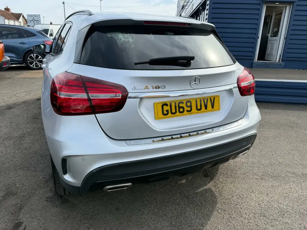 2019-mercedes-benz-gla-class-16-gla-180-amg-line-edition-7g-dct-big-2