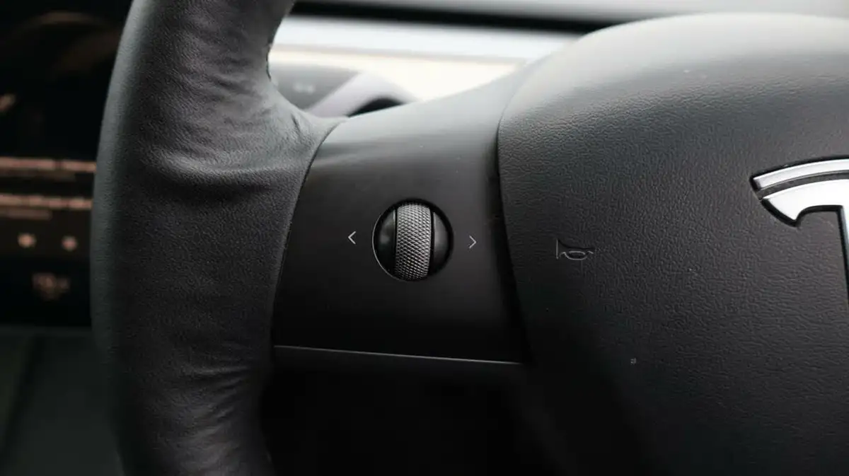 2021-tesla-model-3-e-long-range-awd-big-23