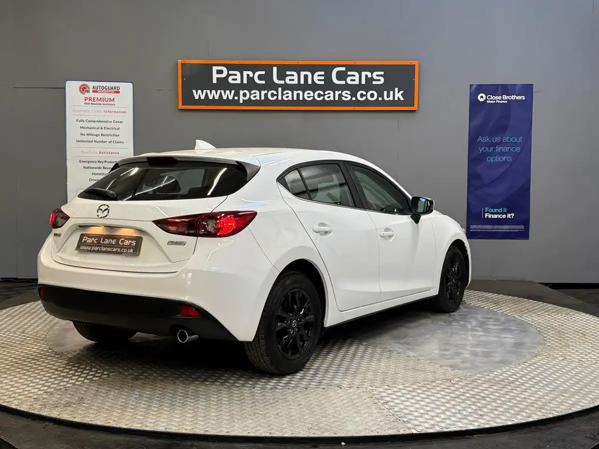 2016-mazda-mazda3-15-se-nav-big-2