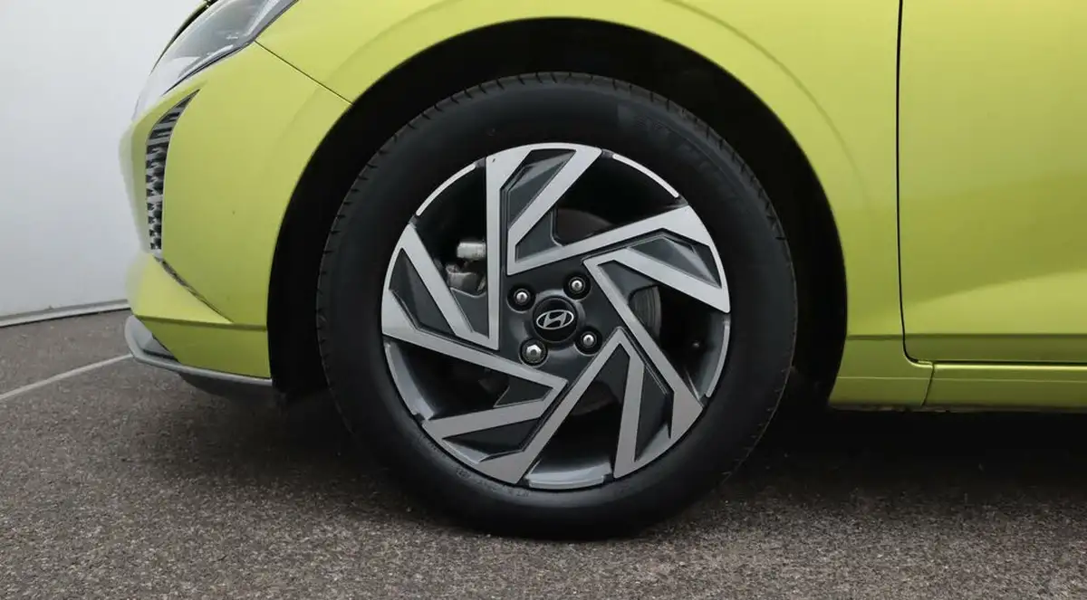 2024-hyundai-i20-10-t-gdi-advance-big-18