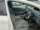 2011-toyota-prius-small-7