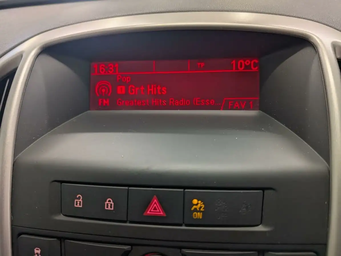 2011-vauxhall-astra-17td-exclusiv-17cdti-16v-110ps-ecoflex-hatchback-5d-big-36