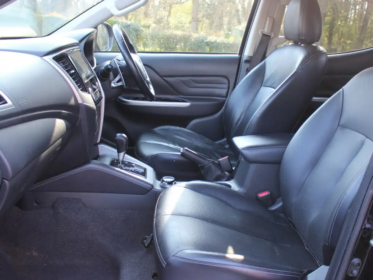 2020-mitsubishi-l200-22di-d-barbarian-auto-big-20