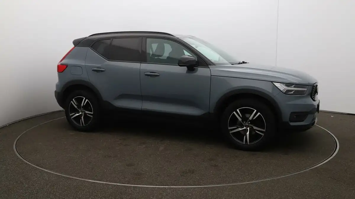 2020-volvo-xc40-15-t3-r-design-big-37