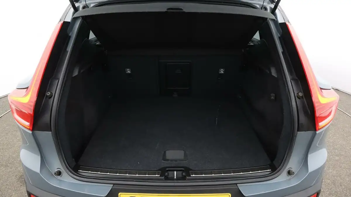 2020-volvo-xc40-15-t3-r-design-big-16
