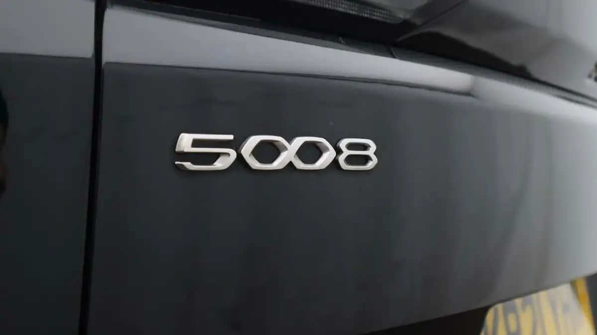 2021-peugeot-5008-suv-15-bluehdi-gt-eat8-big-23