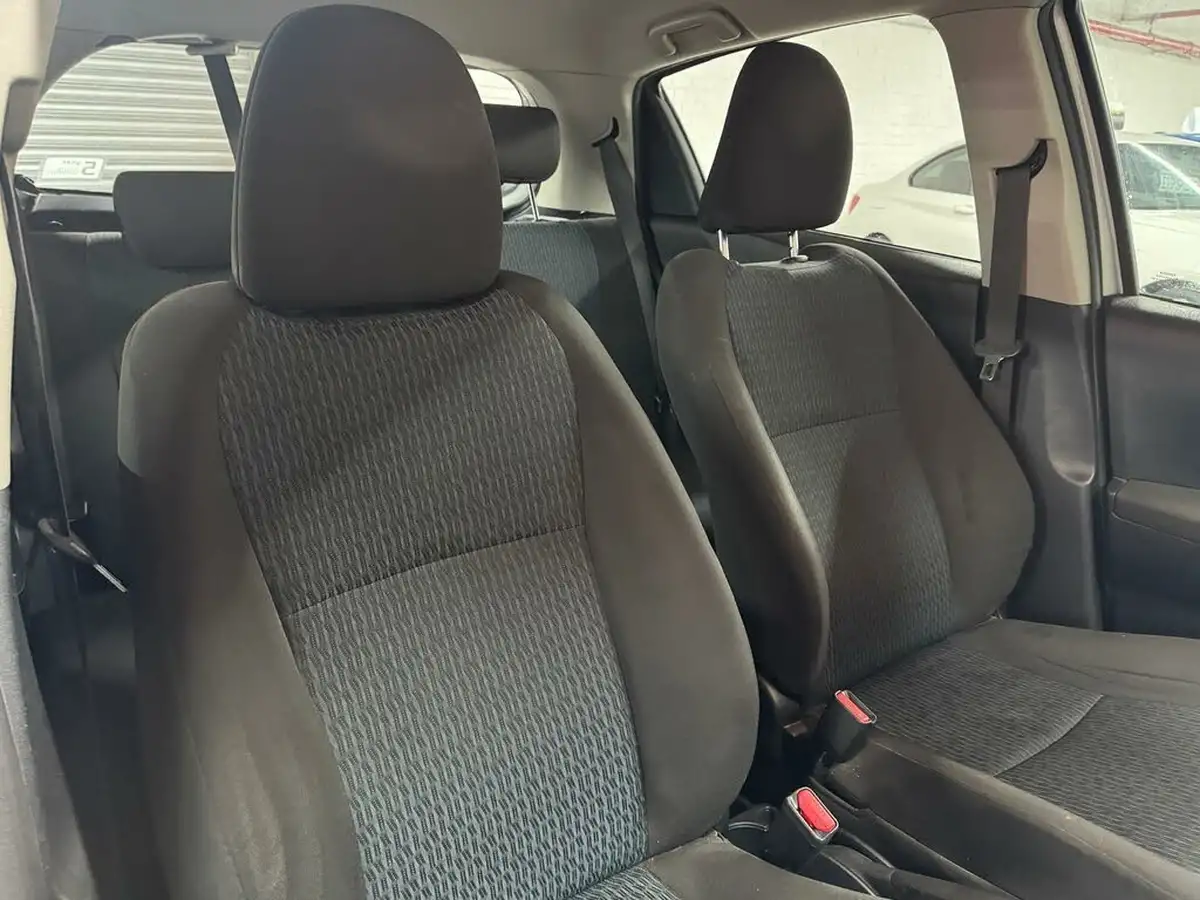 2012-toyota-yaris-133-tr-vvt-i-5d-big-14