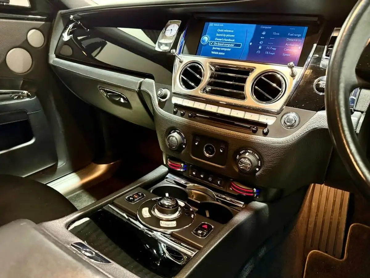 2010-rolls-royce-ghost-66-big-21