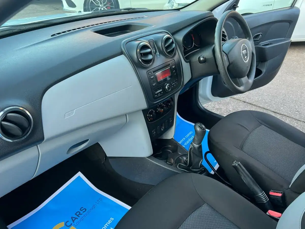 2013-dacia-sandero-12-ambiance-big-29