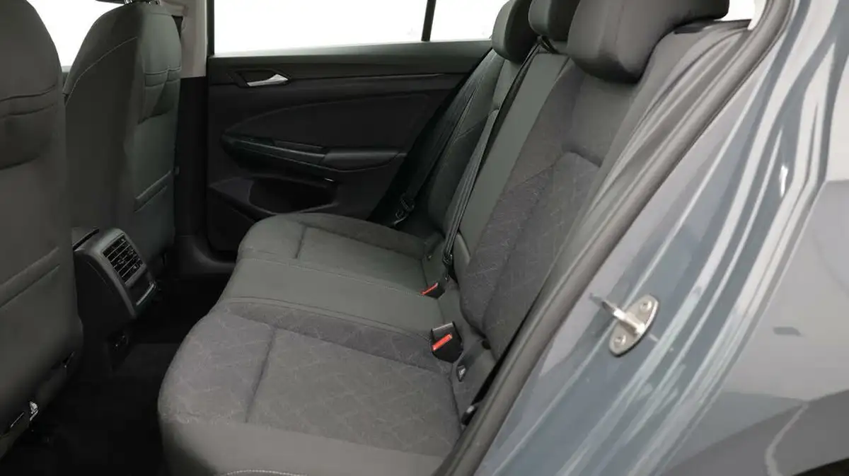 2023-volkswagen-golf-10-tsi-life-hatchback-big-16