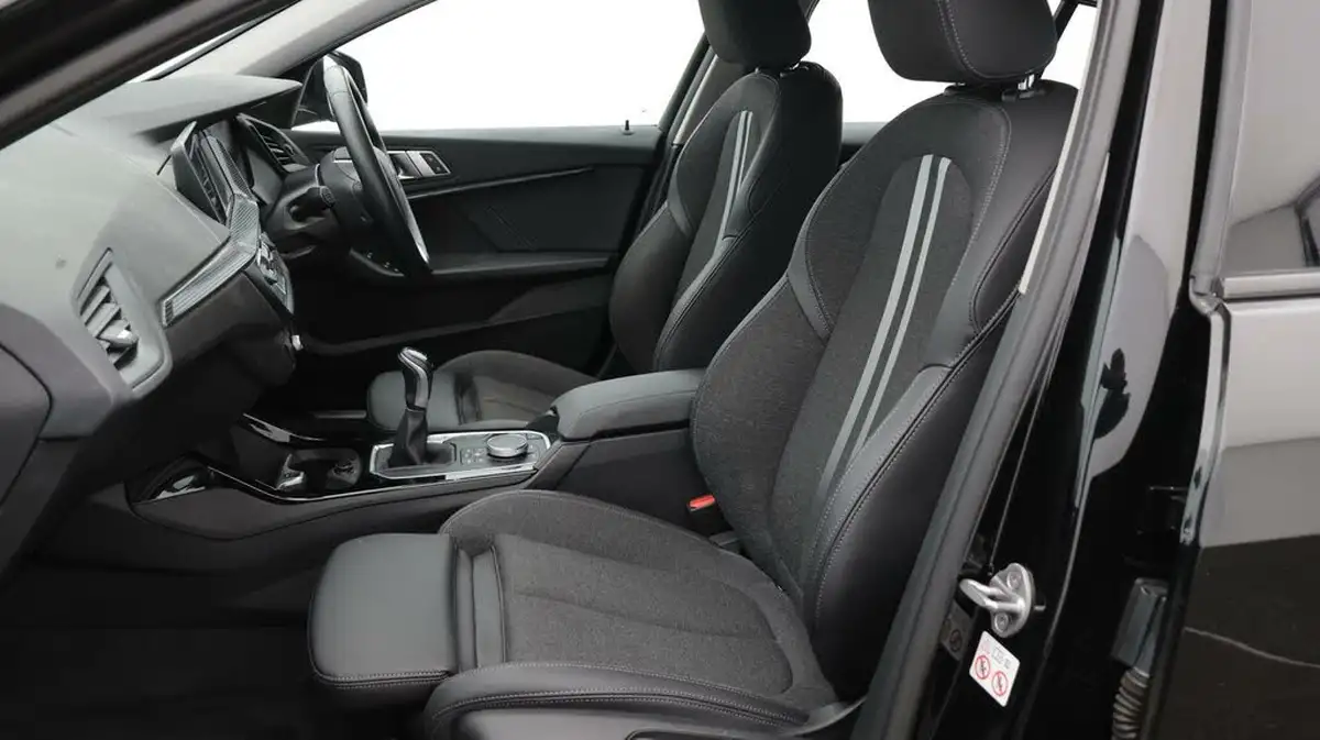 2022-bmw-1-series-20td-118d-sport-big-14