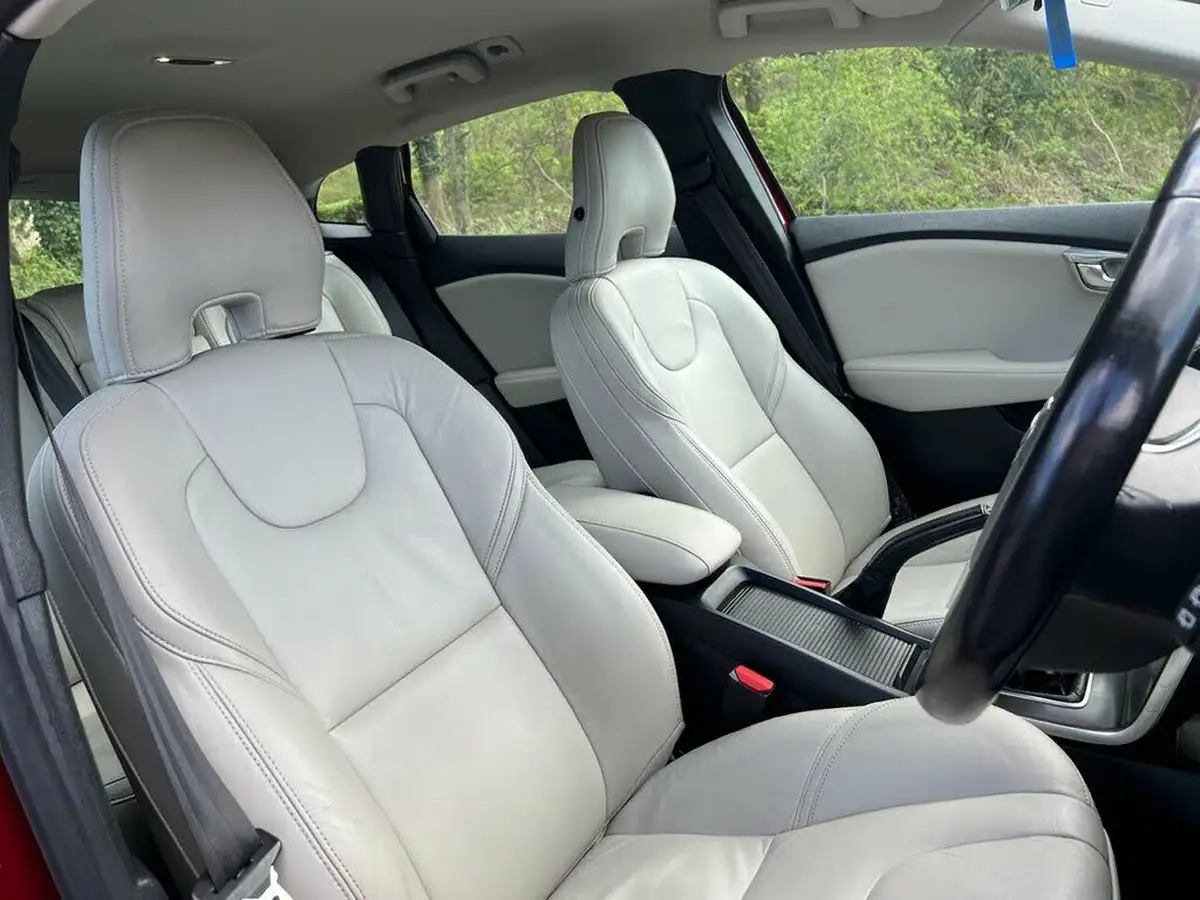 2013-volvo-v40-20td-d4-se-lux-nav-ss-big-2