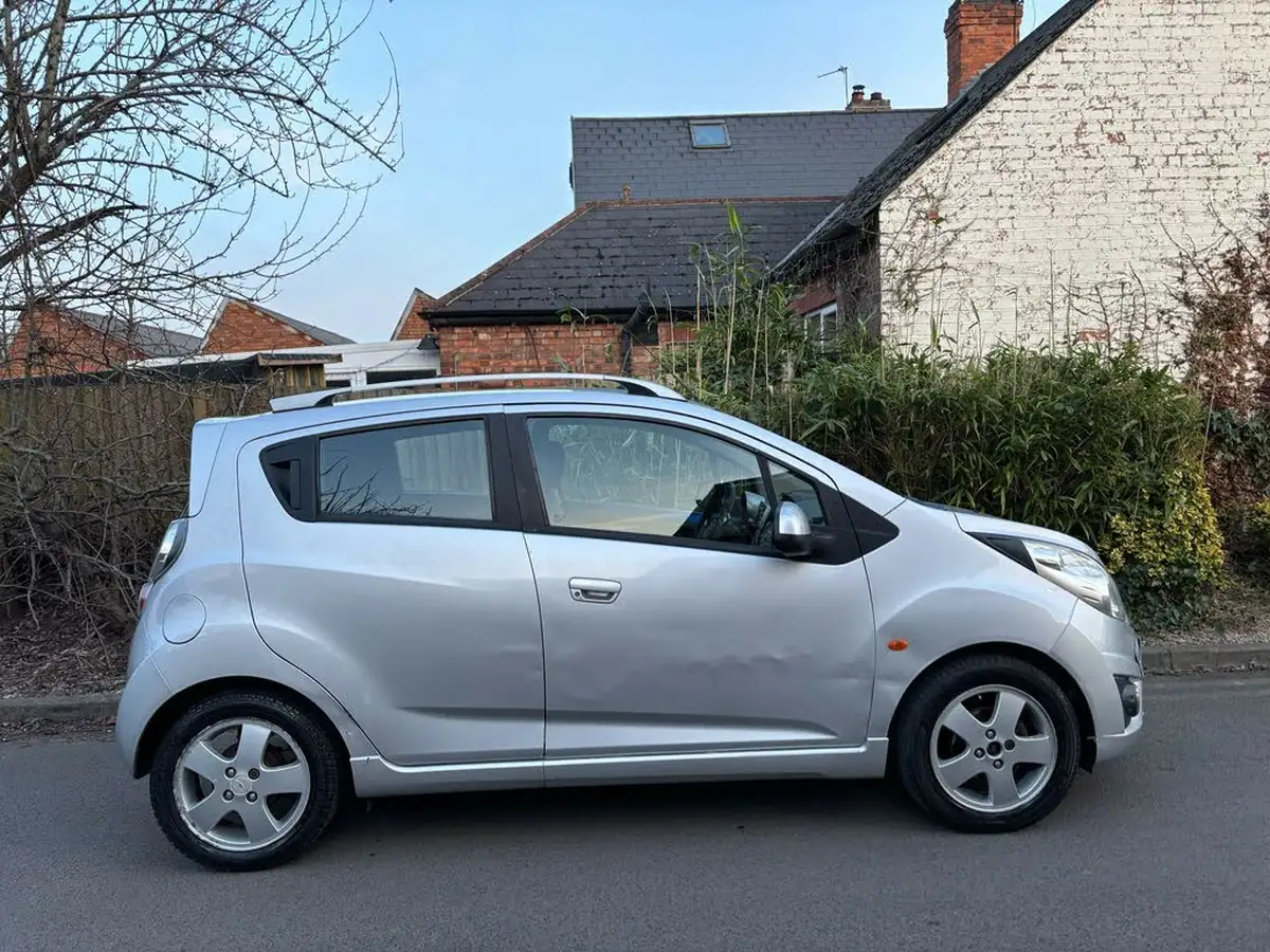2011-chevrolet-spark-12-lt-big-11