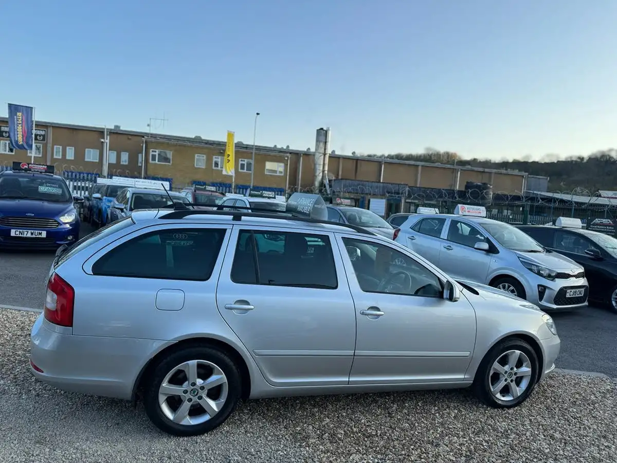 2012-skoda-octavia-20td-se-plus-140bhp-estate-big-8