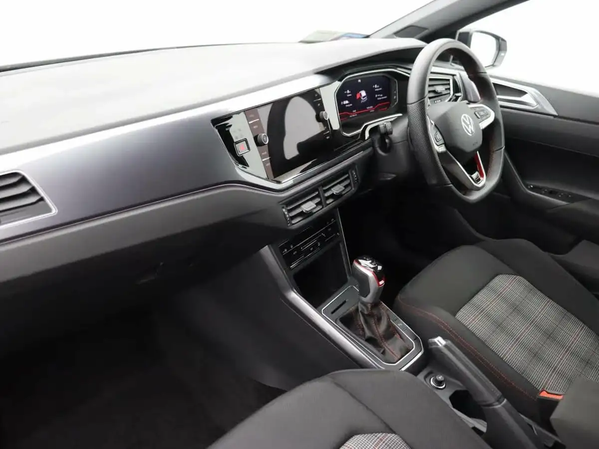 2023-volkswagen-polo-big-11