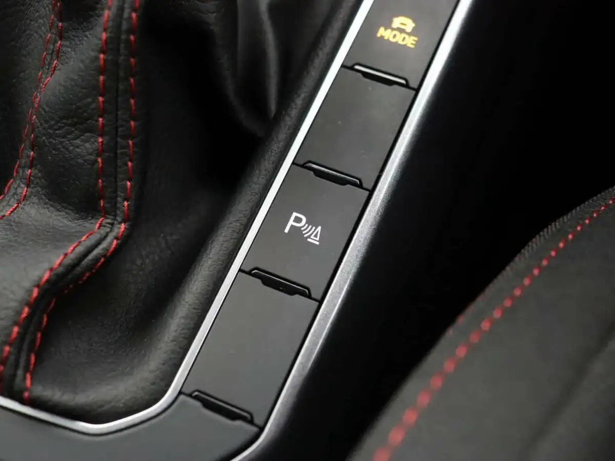 2023-volkswagen-polo-big-36