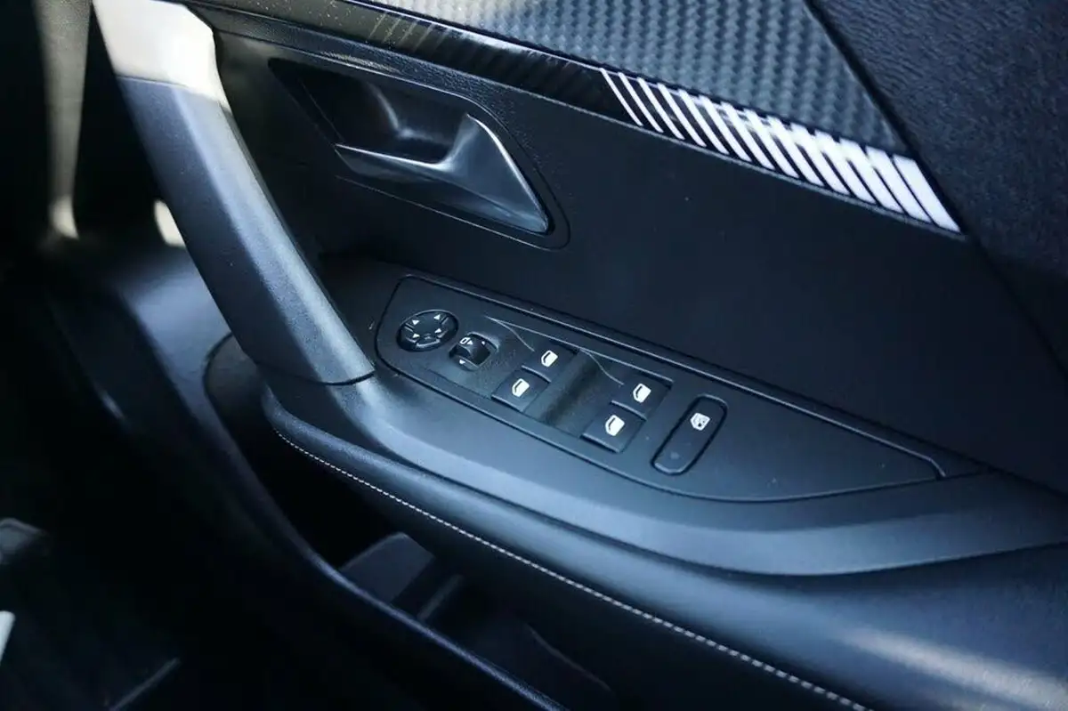 2023-peugeot-2008-suv-e-allure-big-16