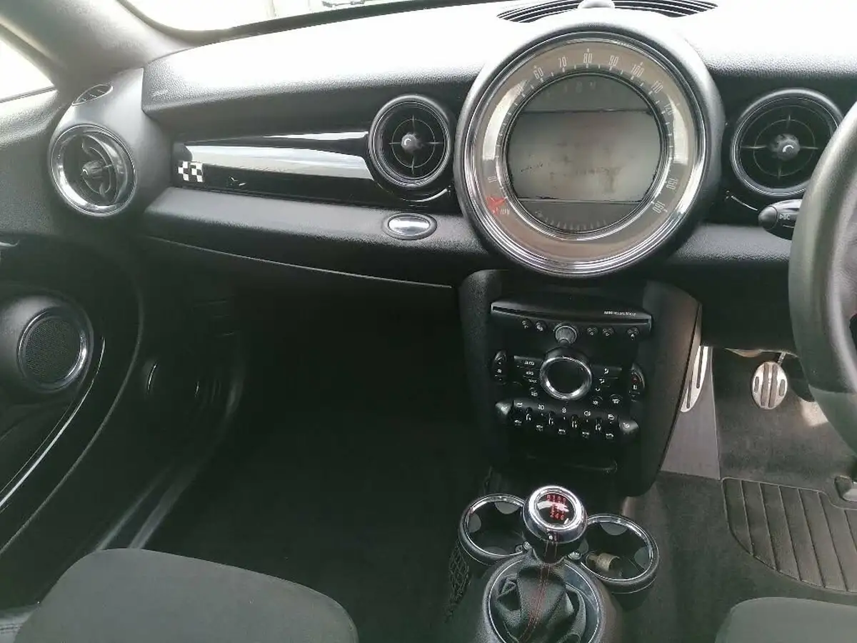 2012-mini-cooper-16-john-cooper-works-chili-coupe-3d-big-10