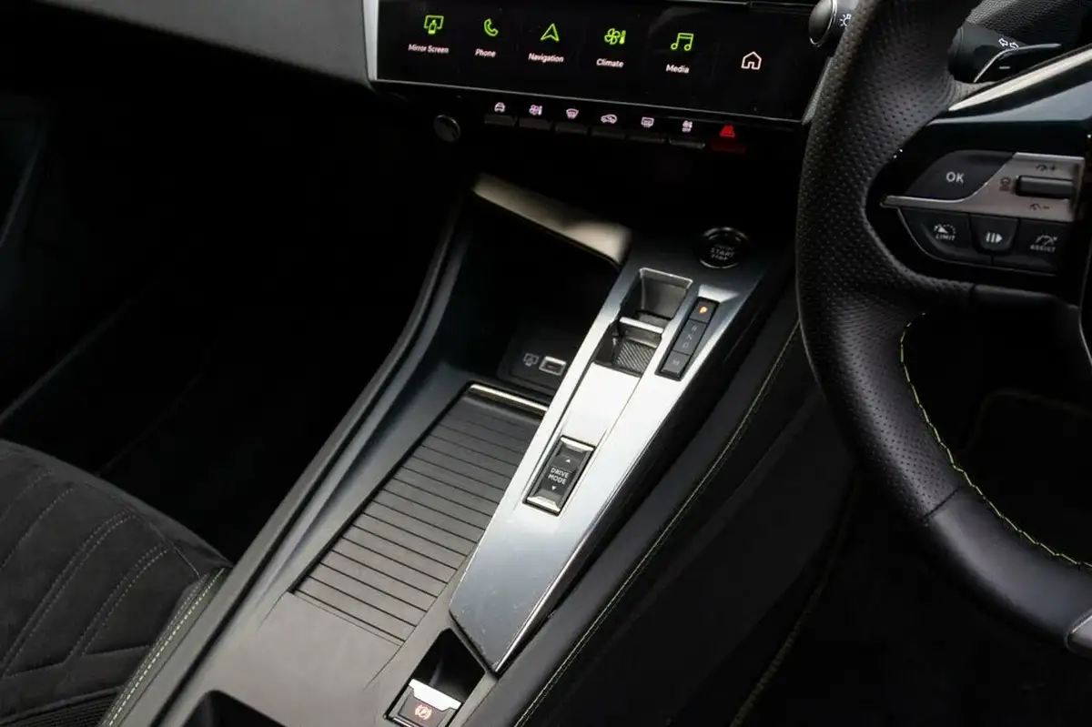 2022-peugeot-308-sw-15-bluehdi-gt-station-wagon-big-32