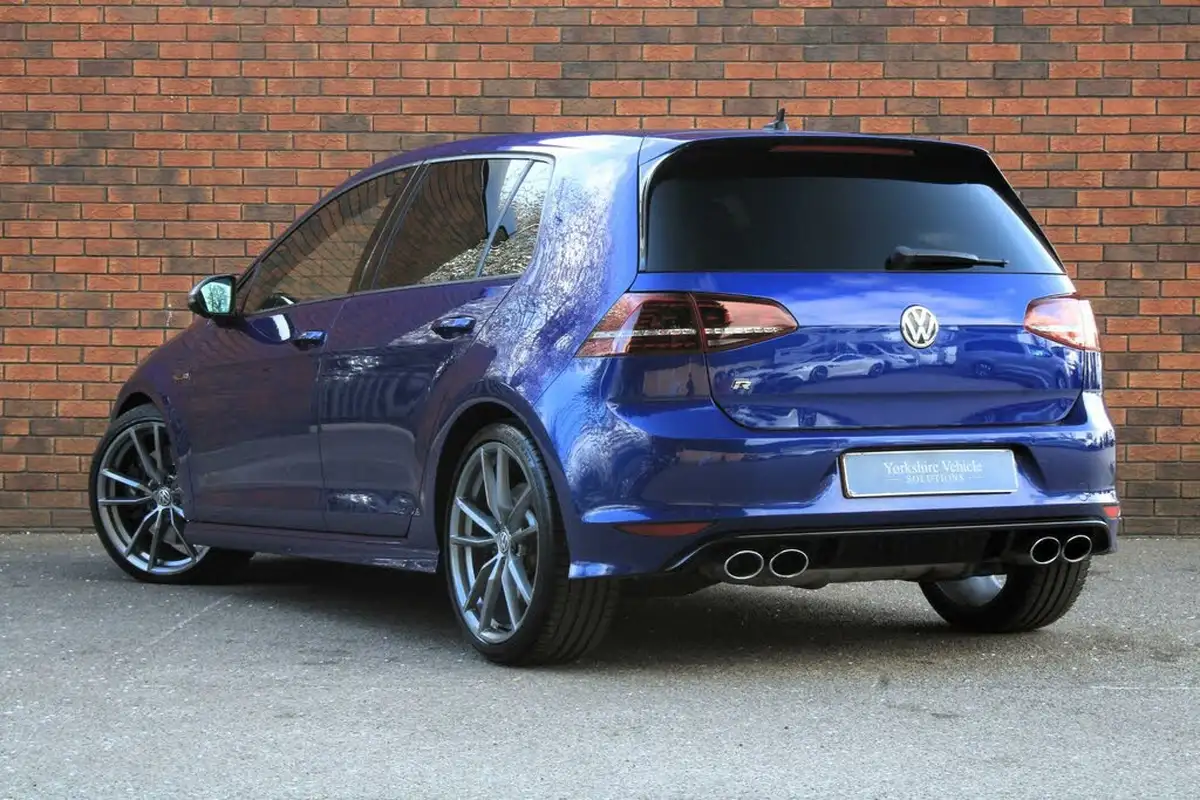 2016-volkswagen-golf-20-tsi-r-4motion-bmt-ss-hatchback-5d-dsg-big-2