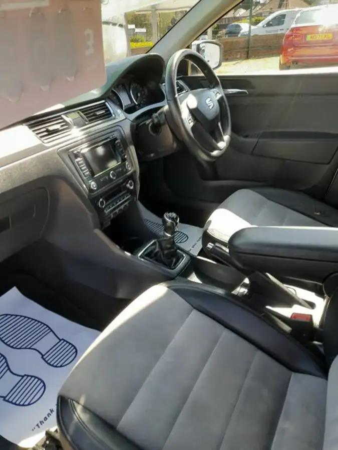 2014-seat-toledo-12-i-tech-big-11