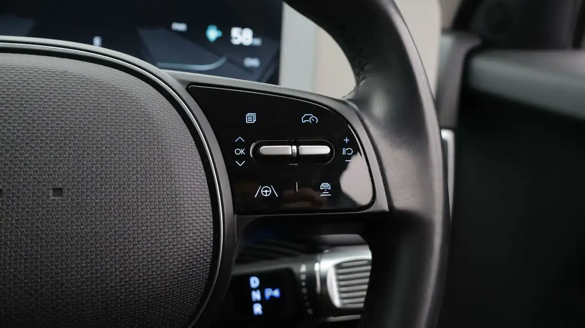 2022-hyundai-ioniq-5-e-se-connect-big-24