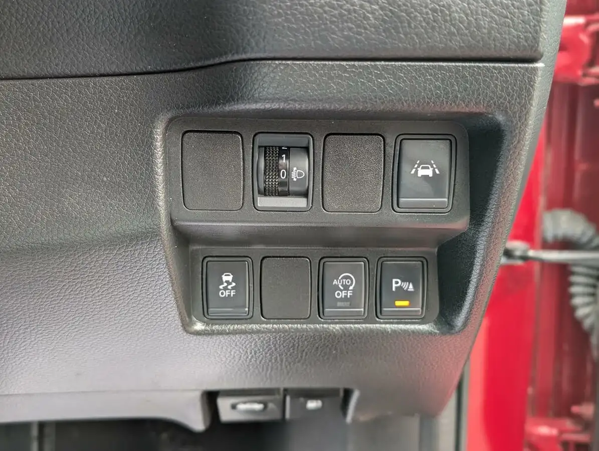 2016-nissan-qashqai-12-n-tec-big-42