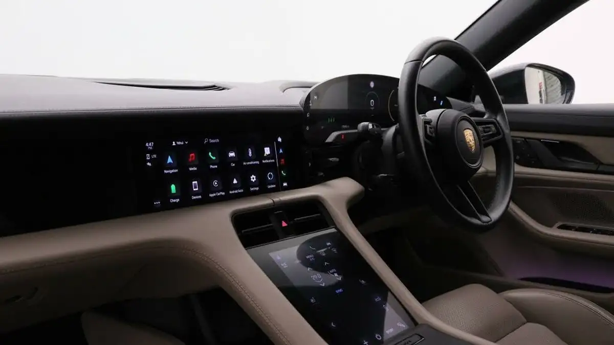 2022-porsche-taycan-e-base-408ps-big-4
