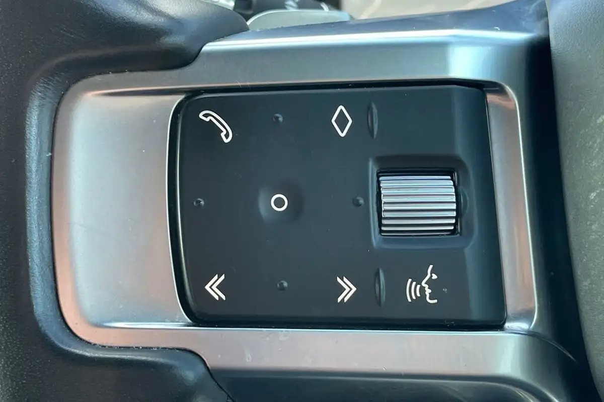 2021-land-rover-discovery-30-d300-r-dynamic-hse-big-21