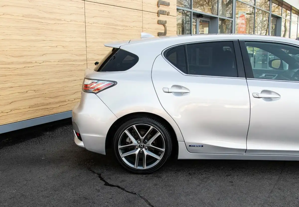 2014-lexus-ct-200h-18-f-sport-big-10