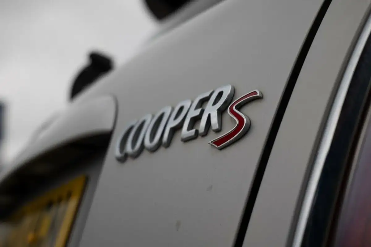 2013-mini-cooper-16-cooper-s-184bhp-sport-chili-hatchback-3d-big-42