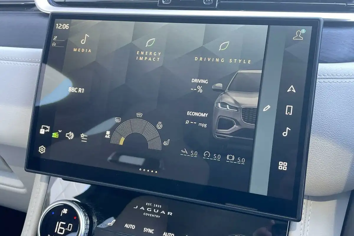 2023-jaguar-f-pace-20-d200-r-dynamic-hse-black-big-53