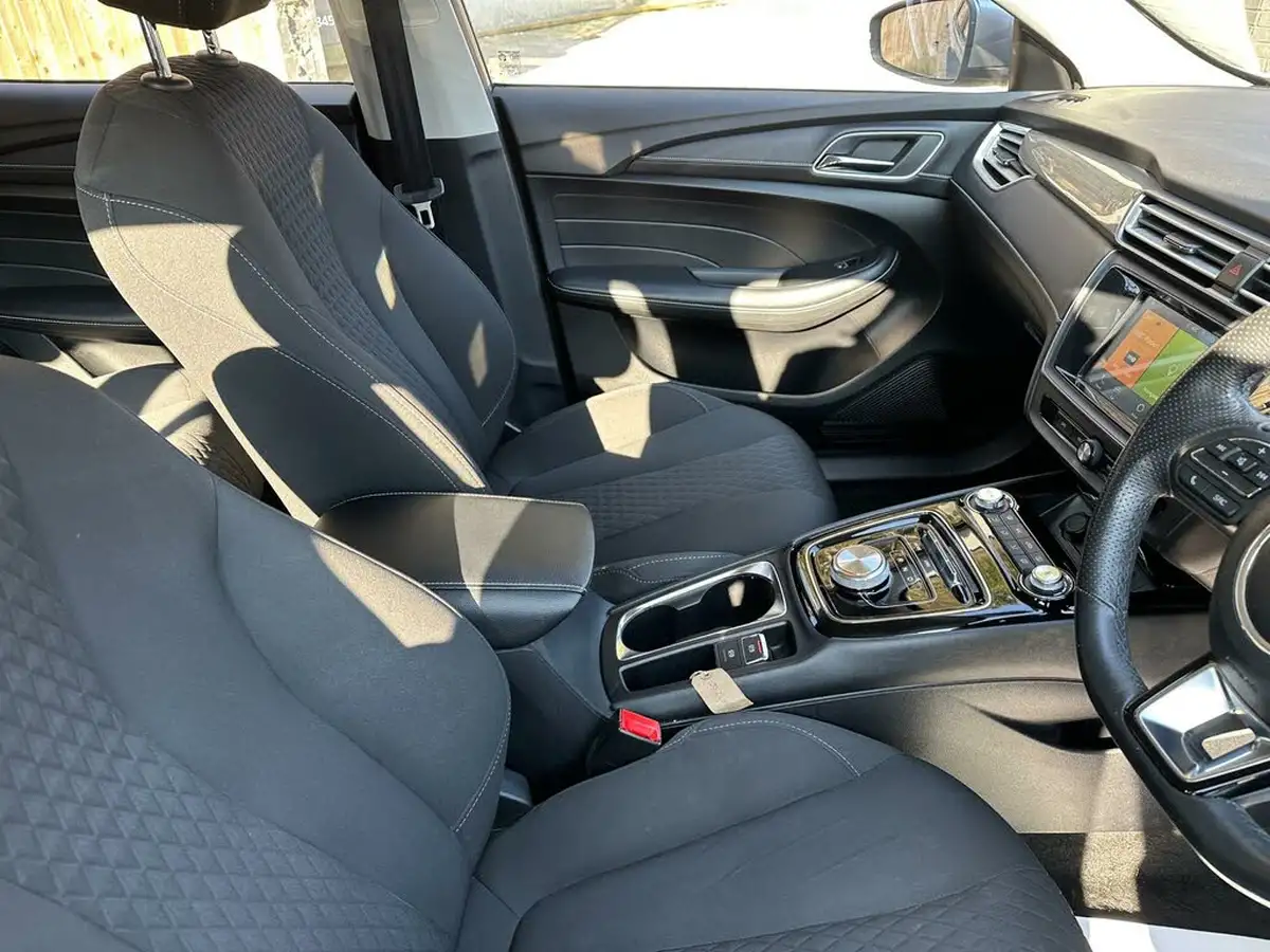 2021-mg-mg5-e-excite-ev-big-19