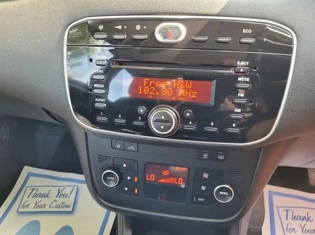 2013-fiat-punto-14-easy-8v-77bhp-ss-3d-dualogic-big-20