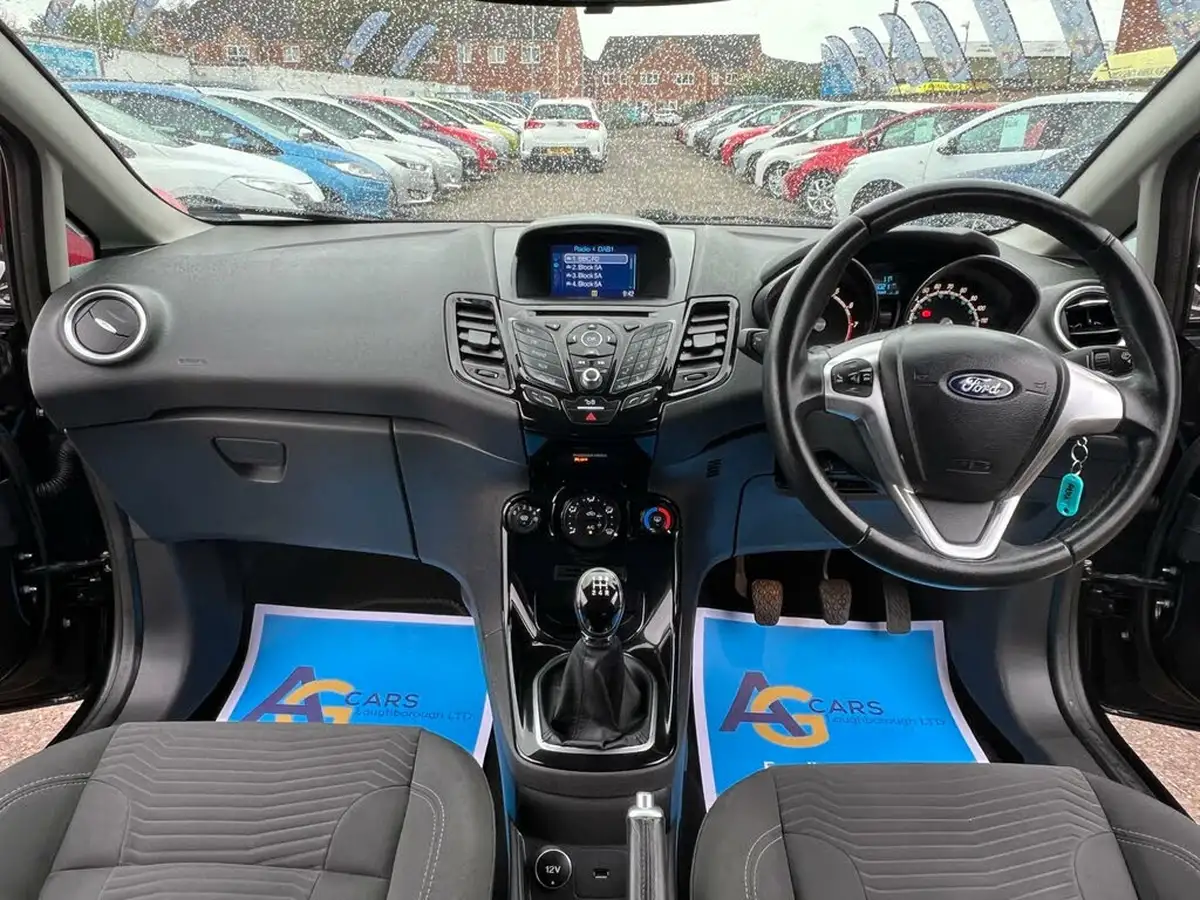 2016-ford-fiesta-125-zetec-3d-big-27
