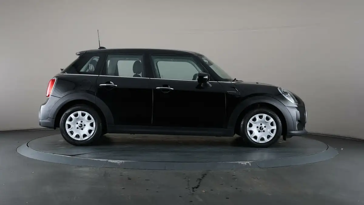 2022-mini-cooper-15-one-classic-5d-big-51